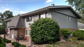 1317 Argo Ln, Unit 1 in Lockport, IL - Building Photo