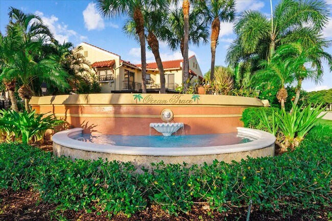 600 Uno Lago Dr in North Palm Beach, FL - Building Photo - Building Photo
