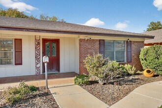 3210 Cimmaron Ave in Midland, TX - Foto de edificio - Building Photo