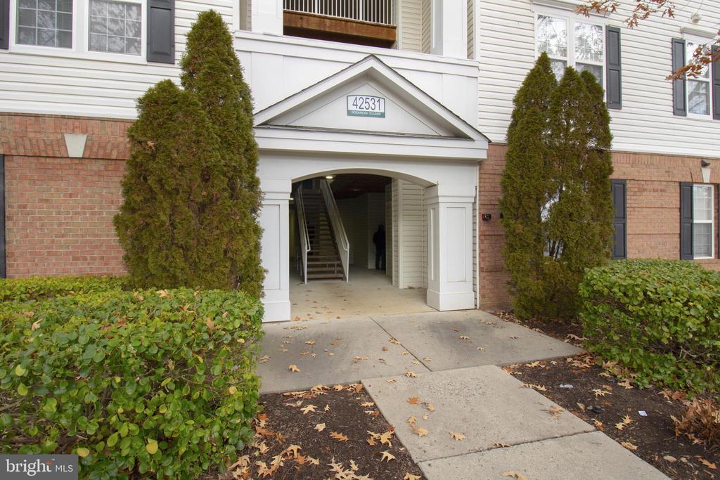 42531 Rockrose Square in Ashburn, VA - Building Photo