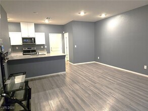 487 Waterfall Cv Ct in Henderson, NV - Building Photo - Building Photo