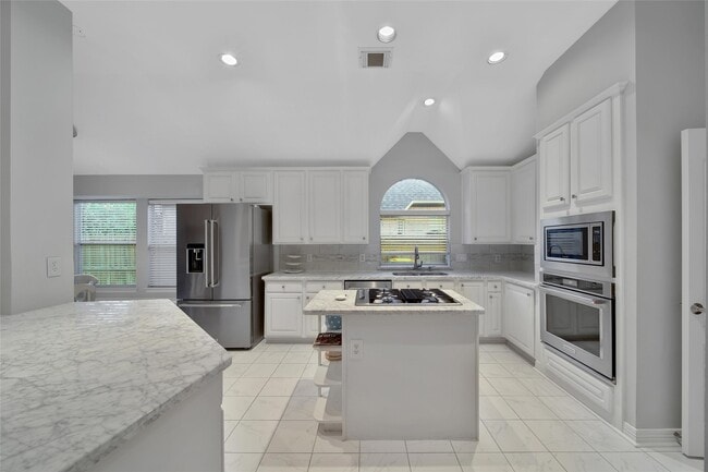 property at 12126 Laguna Pointe Ln