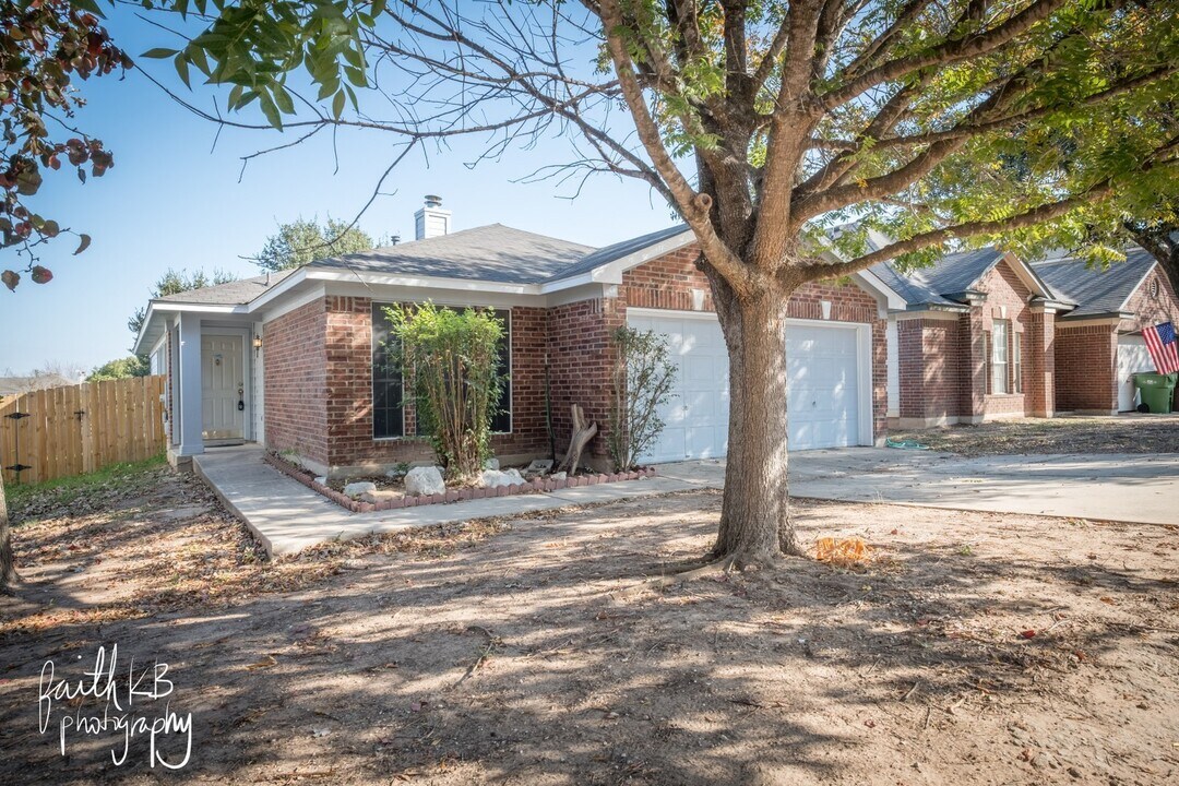 2006 Charlotte Way in Round Rock, TX - Building Photo