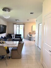 11101 W 33rd Ct in Hialeah, FL - Building Photo - Building Photo