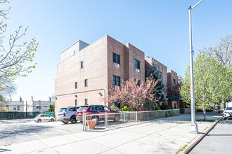 20 Terrace Pl in Brooklyn, NY - Building Photo - Primary Photo