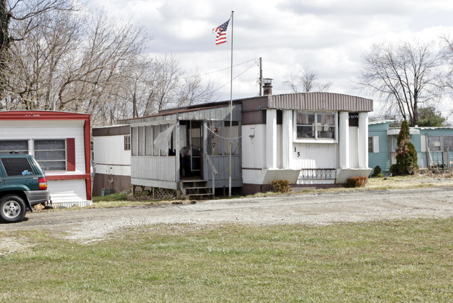 Twin Circles in Mckees Rocks, PA - Building Photo - Building Photo