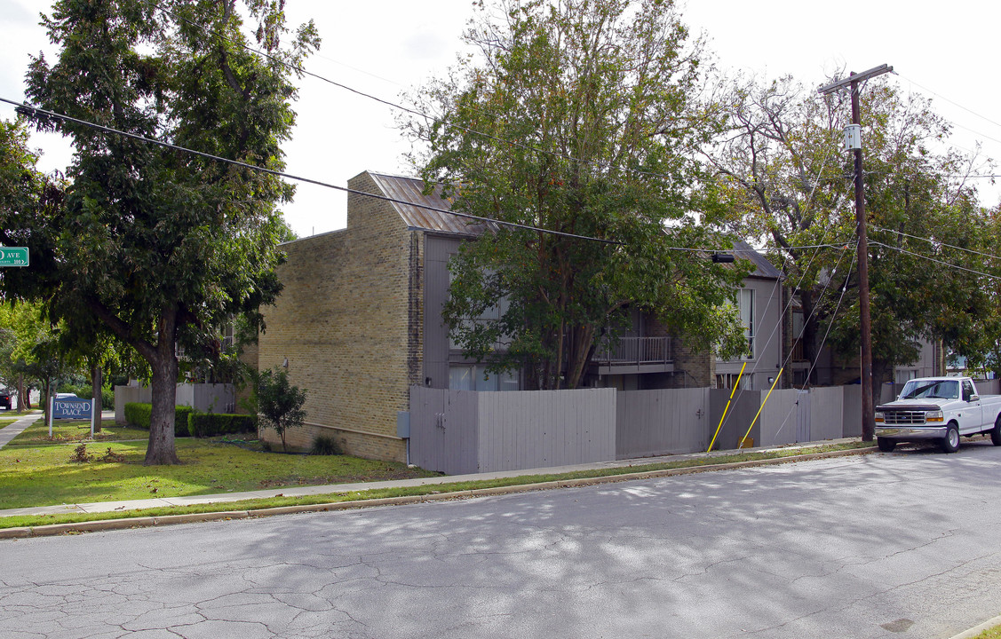 Alamo Heights in San Antonio, TX - Building Photo