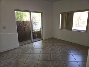 190 E 4th St in Hialeah, FL - Building Photo - Building Photo