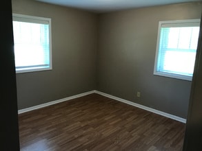 701 Oak St in Augusta, AR - Foto de edificio - Building Photo