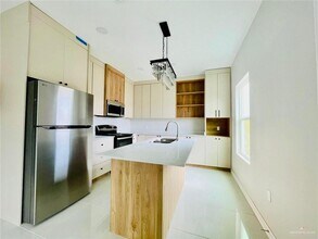 26 Heron Ave in McAllen, TX - Building Photo - Building Photo
