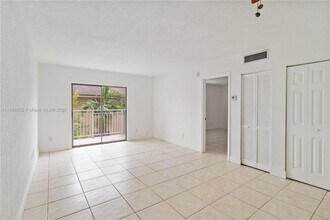 1095 W 77th St in Hialeah, FL - Building Photo - Building Photo