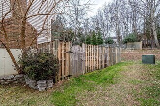 5328 Larochelle Ct in Alexandria, VA - Foto de edificio - Building Photo