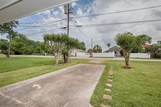 2569 Cliff Dr in San Leon, TX - Building Photo - Building Photo