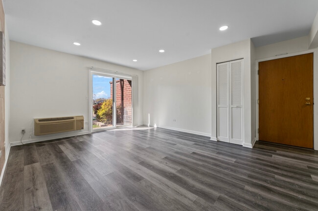 900 N Lakeside Dr in Vernon Hills, IL - Foto de edificio - Building Photo