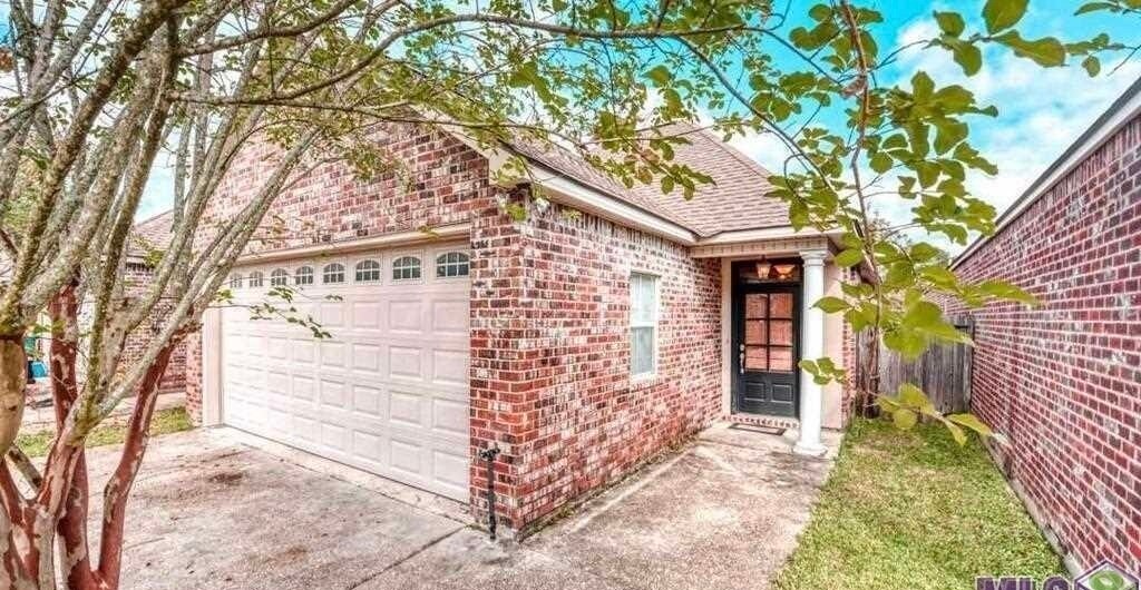7577 Crepe Myrtle Ln in Denham Springs, LA - Building Photo