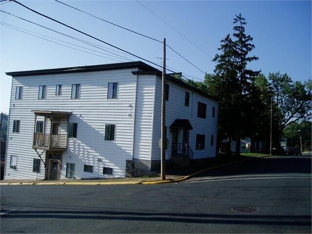 144 Kentucky St. in Saint Croix Falls, WI - Building Photo - Building Photo