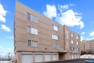 7400 JFK Blvd E in North Bergen, NJ - Building Photo - Building Photo