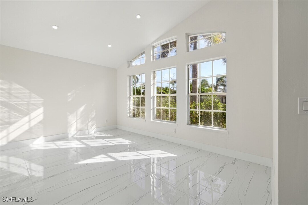 4520 SW 22nd Ave in Cape Coral, FL - Foto de edificio
