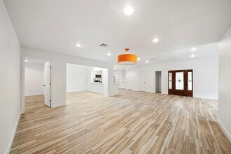 914 Coachlight Dr in Houston, TX - Building Photo - Building Photo