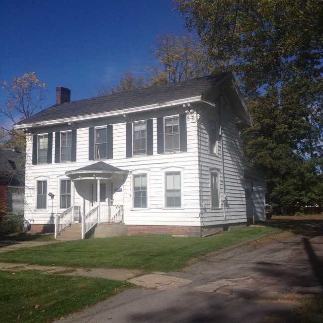 13 Walnut St in Potsdam, NY - Building Photo - Building Photo