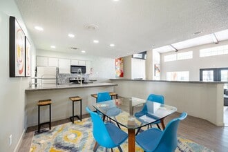 Solara Apartment Homes in San Antonio, TX - Building Photo - Building Photo