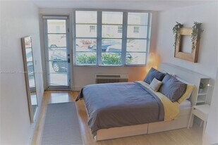 300 74th St in Miami Beach, FL - Building Photo
