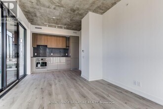 161 Roehampton Ave in Toronto, ON - Building Photo - Building Photo