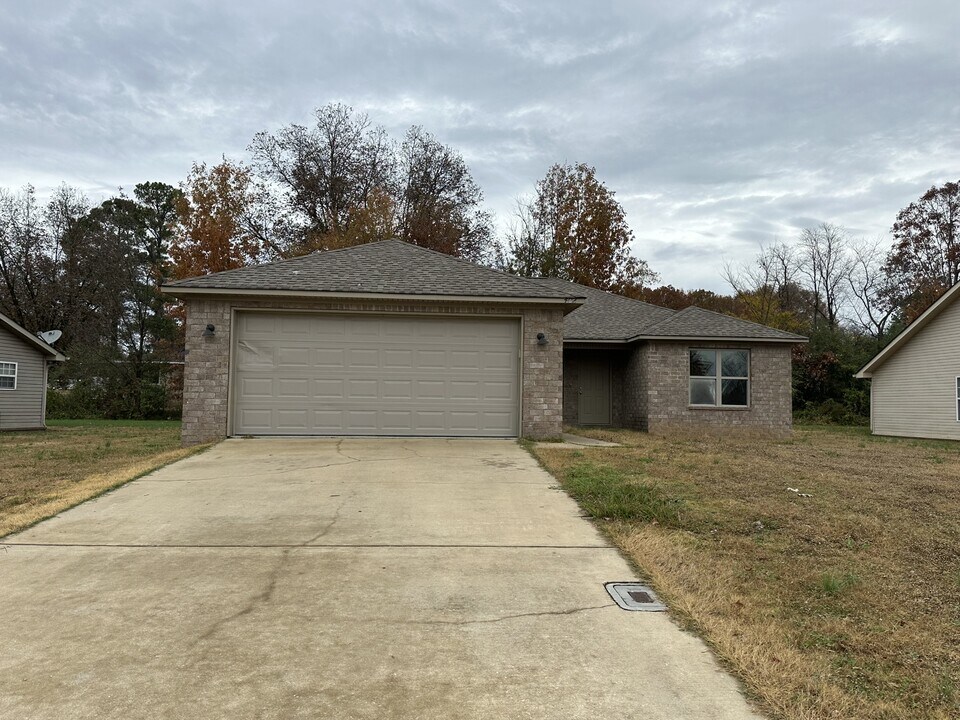 402 Kiersen Ln in Jonesboro, AR - Building Photo