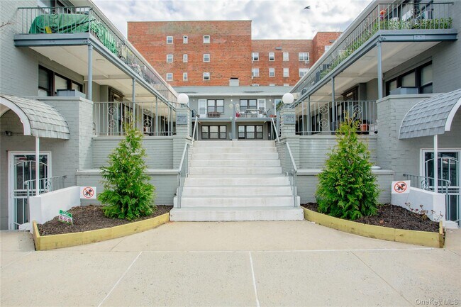 470 E Broadway in Long Beach, NY - Building Photo - Building Photo
