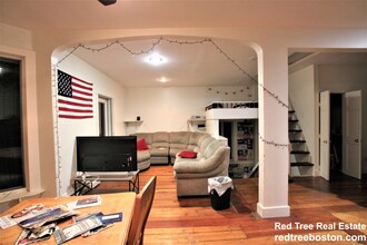 53 Lawn St, Unit 2 in Boston, MA - Foto de edificio - Building Photo