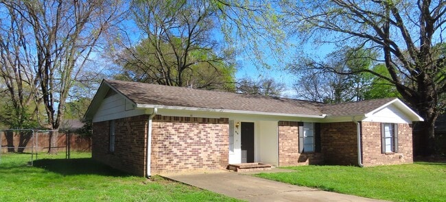 414 N Rainbow Dr in Whitehouse, TX - Building Photo - Building Photo