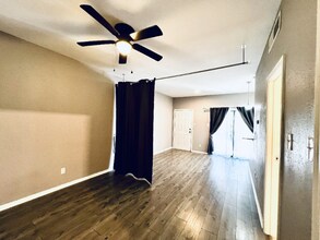 8800 Westplace Dr in Houston, TX - Building Photo - Building Photo