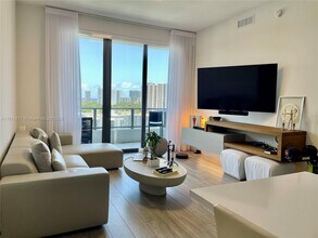 2960 NE 207th St in Aventura, FL - Building Photo - Building Photo