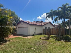 14750 SW 111th St in Miami, FL - Building Photo - Building Photo