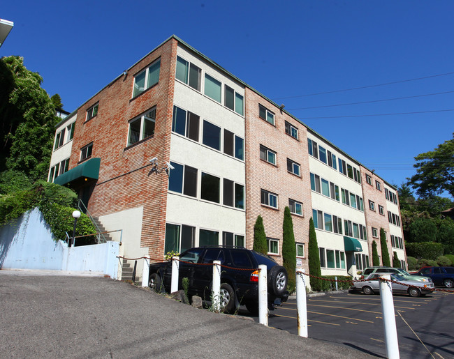 The Townvue Apartments in Seattle, WA - Building Photo - Building Photo