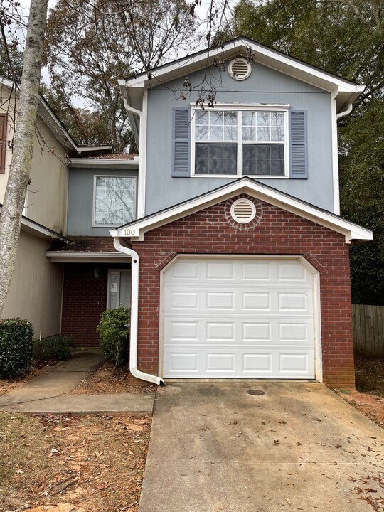 100 Woodmere Dr in Enterprise, AL - Foto de edificio