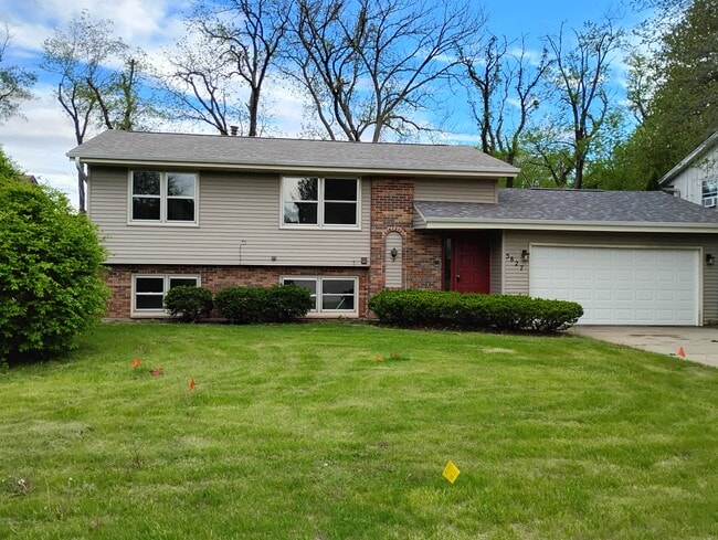 5827 El Paso Cir