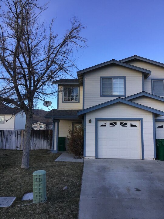 502 Northgate Dr in Dayton, NV - Building Photo
