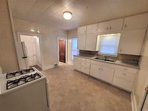 728 Lincoln Ave in Clay Center, KS - Building Photo - Building Photo