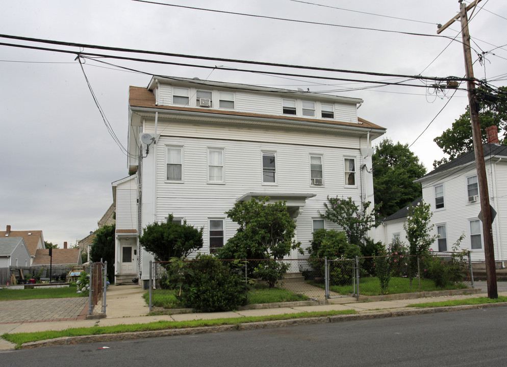 35 Pearl St in Milford, MA - Building Photo