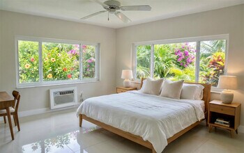 9271 W Bay Harbor Dr in Bay Harbor Islands, FL - Building Photo - Building Photo