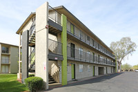 Contempo 15/Desert Sands in Phoenix, AZ - Foto de edificio - Building Photo