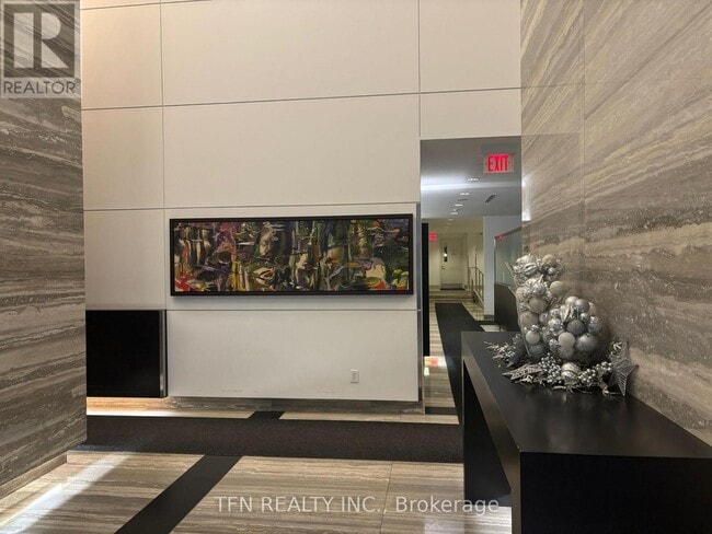 110 Charles St E in Toronto, ON - Building Photo - Building Photo