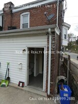 399 Hermitage St in Philadelphia, PA - Building Photo