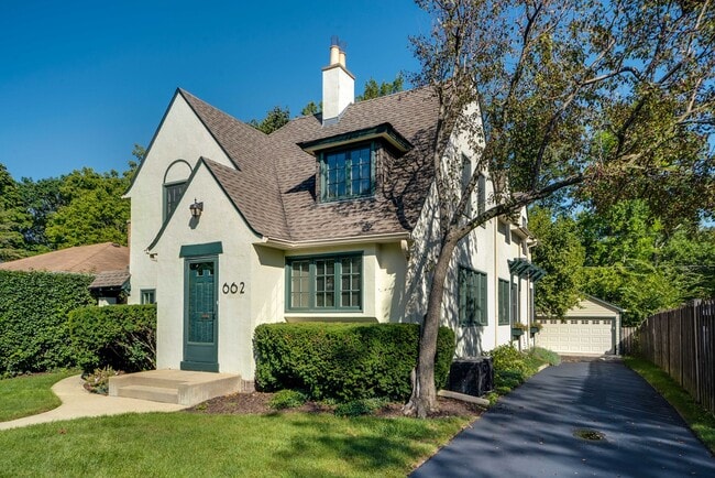 662 Greenview Pl in Lake Forest, IL - Foto de edificio - Building Photo