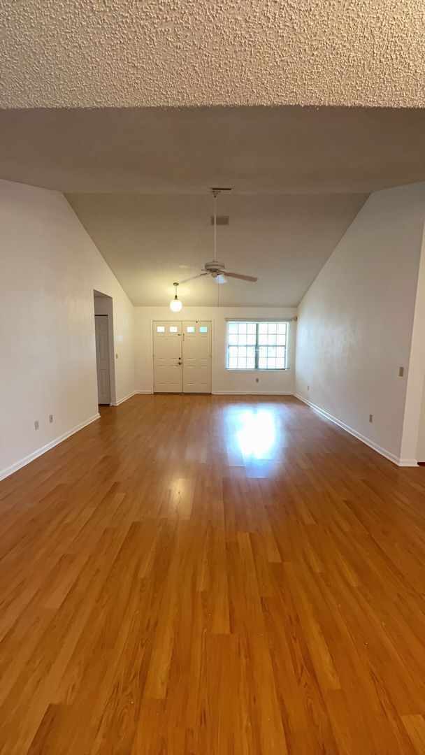 18 Warren Pl in Palm Coast, FL - Building Photo - Building Photo