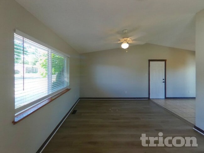 7325 Woodstock St in Colorado Springs, CO - Foto de edificio - Building Photo