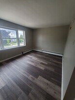 7708 W National Ave 16 unit in West Allis, WI - Building Photo