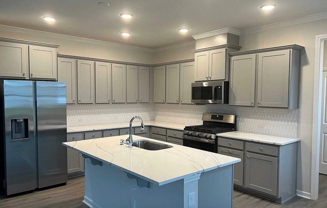 Room in House on Hopper Cir in Clayton, NC - Foto de edificio - Building Photo