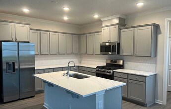 Room in House on Hopper Cir in Clayton, NC - Building Photo - Building Photo